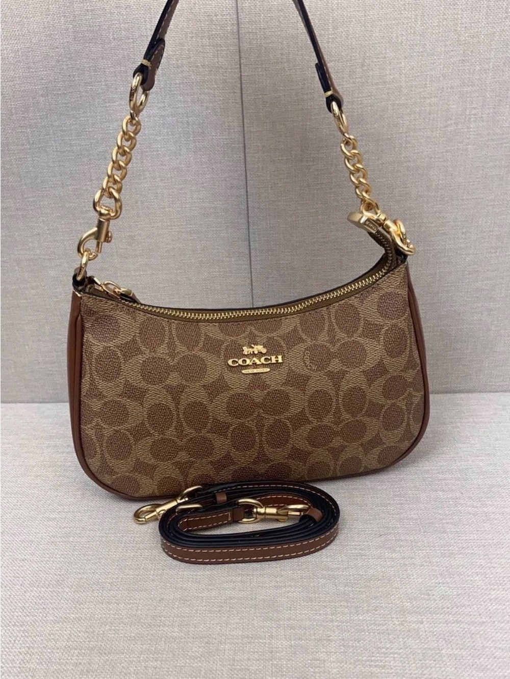 Coach Tan/Brown Signature Canvas Shoulder Bag with Gold Hardware - Picture 2 of 8